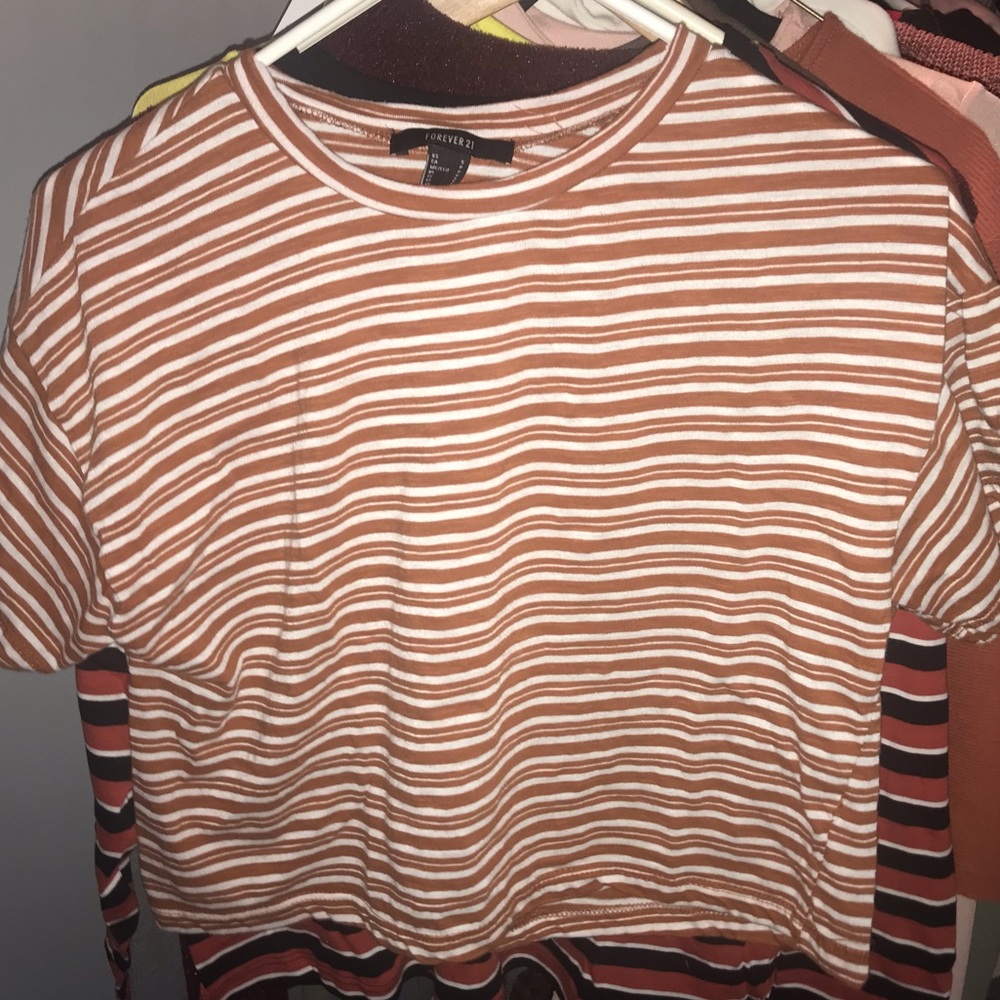 Cropped stripped top, not a Tight crop but comfy